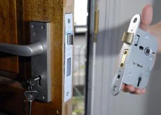 Aqua Locksmith Store Eastpointe, MI 586-221-0312 - 6-Locks-Replace